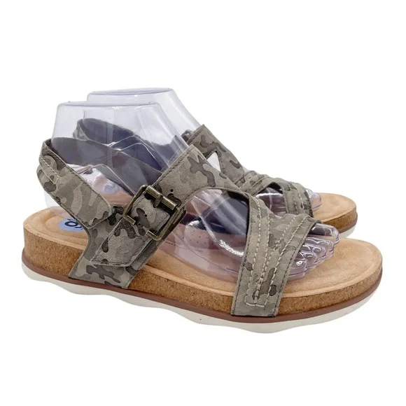 Clarks ( ) Brynn Step , , 9 Wide Clarks Women's Brynn Step Sandal 並行輸入品 | Clarks Women\u0027s Brynn Hope Flat Sandal, Black Leather